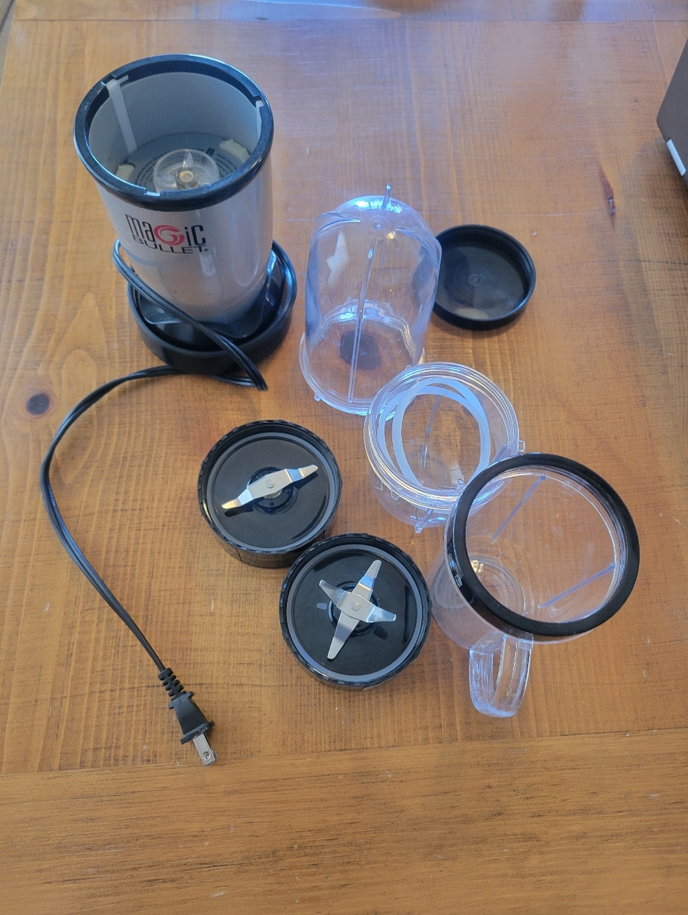 Magic Bullet MB1001 Blender Set With 2 Size Covers, 1 Drinking Cup, 2 NEW Blades